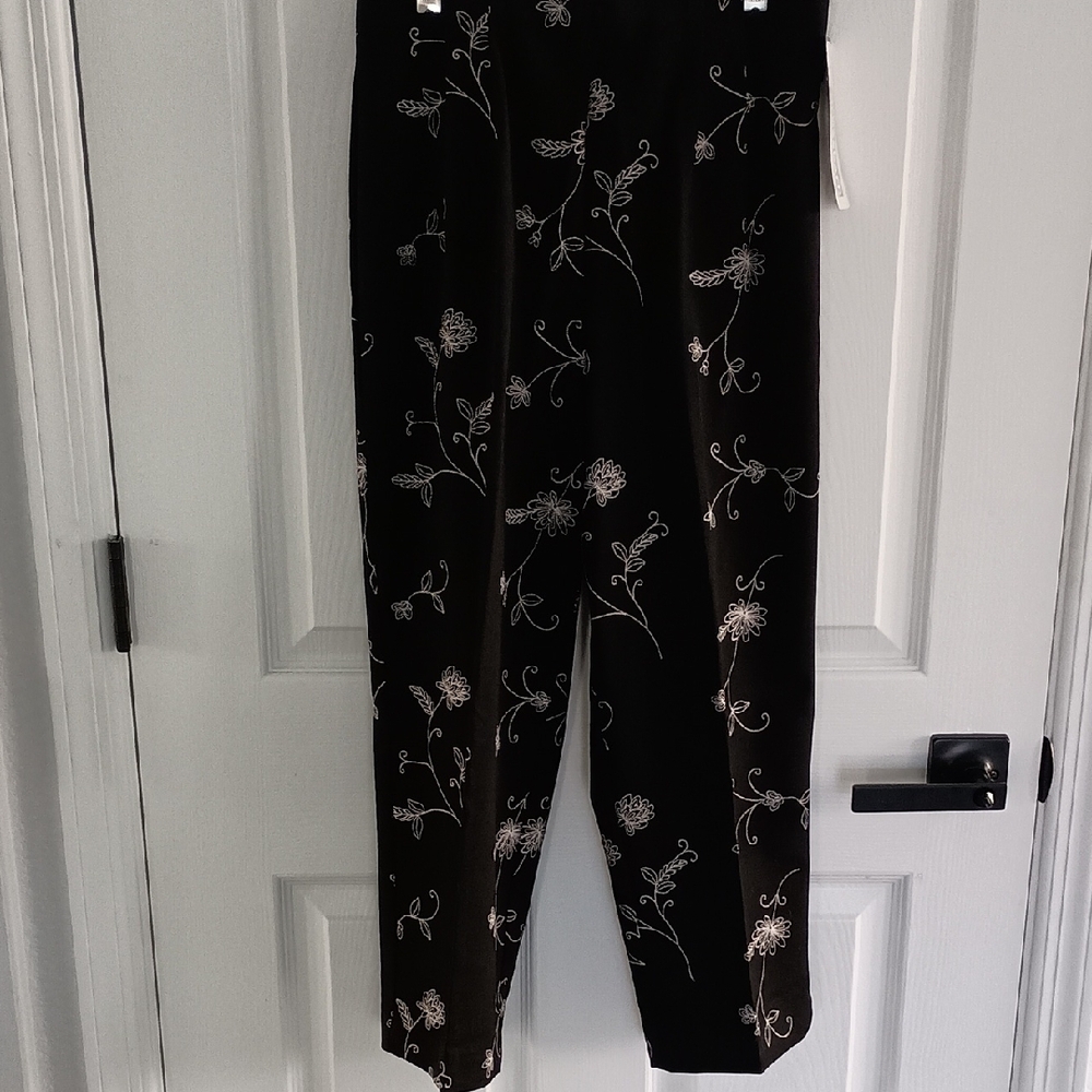 Dressbarn Crop Pant. SZ Petite 4